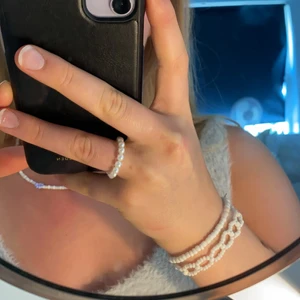 Egengjorda pärlringar - Många olika disigare finns i lager men även möjlighet att göra egna designer. Priset kommer variera.