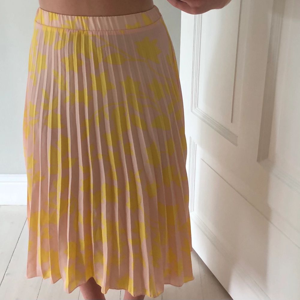 Plisserad kjol från Ellos! | Plick Second Hand