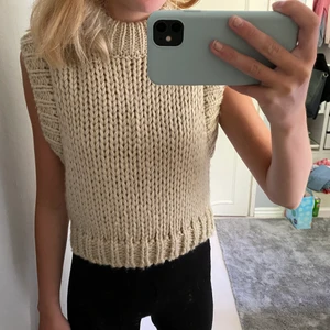 Storlek xxs/xs - En jätte fin väst från nakd i storlek xxs/xs. Använd ett fåtal gånger💓💓 frakten kostar 50kr 