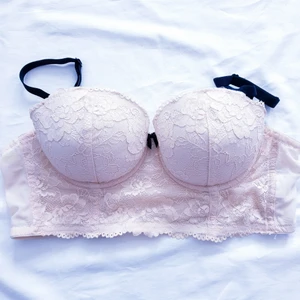 BH - BH/ bralette från h&m.  Sälja den för 80kr. Använt två gånger, den är lite förstor för mig. Kan hämtas eller fraktas fast köparen står för Frakten. Frakten kan diskuteras. Jag skickar bild på paketet direkt efter packningen. Tar endast swish. 