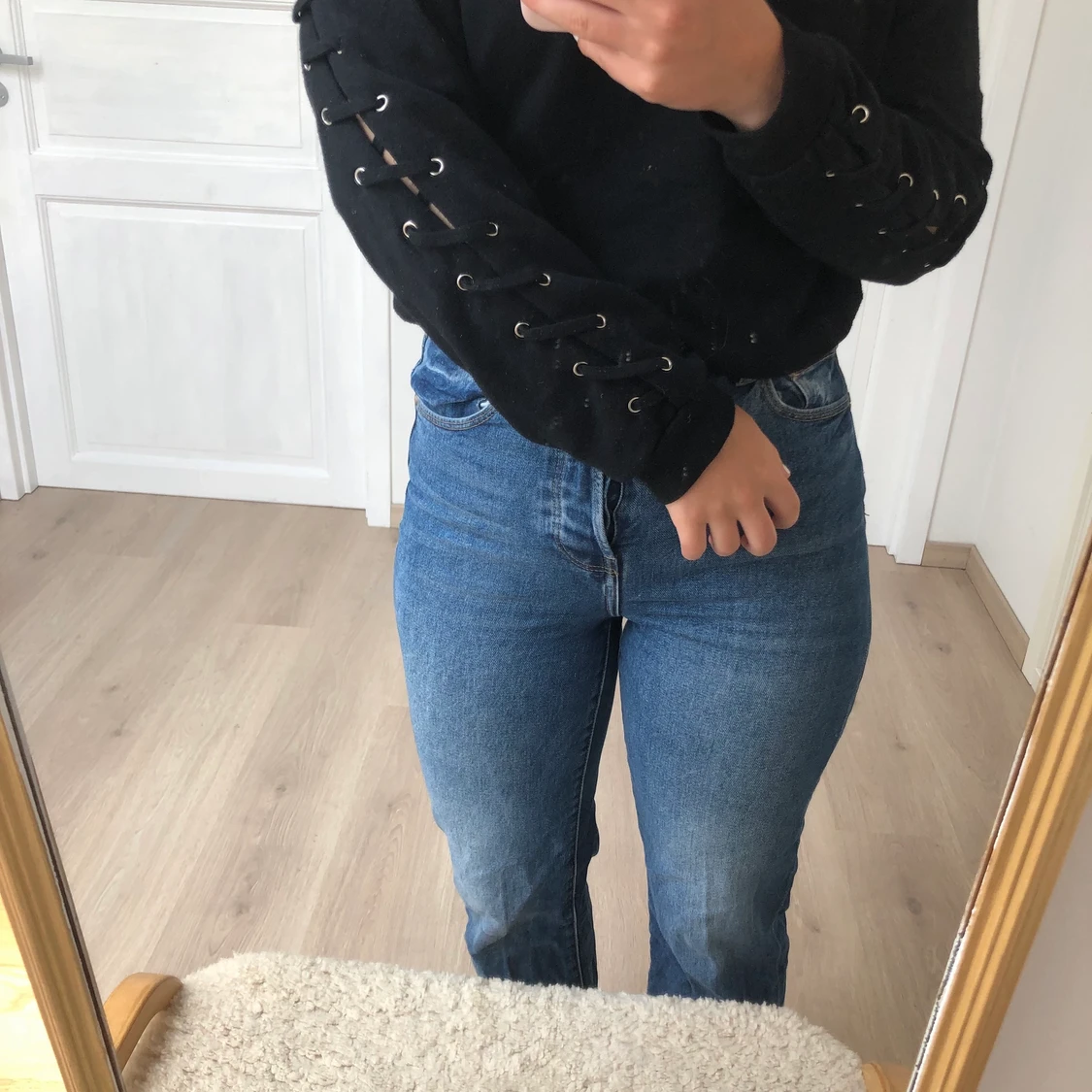 En svart långärmad tröja med knutna detaljer, S/36 - 90