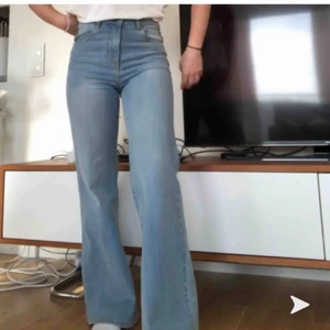 Dr. Denim Jeans - Skitsnygga jeans från Dr.denim. Jag köpte dem på Plick för ett tag sedan men säljer igen då de är för korta för mig. Väldigt bra skick! Hör av er för mer frågor💓 (bilderna är lånade från förra säljaren)