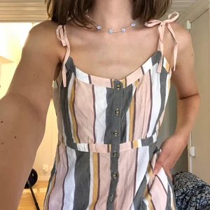 Fin klänning från only - Kommer inte till användning tyvärr, använd en gång (därav priset)🤍