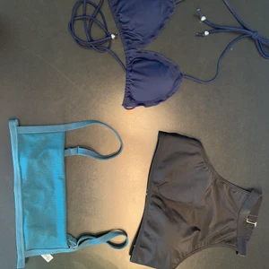 Bikinis  - Priset är för alla bikiniöverdelar, går även att köpa en eller två av de. Alla är använda en eller två gånger.  Mörk blå: NLYbeach strl S Blå/grön: Zaful strl 36 Svart: Hollister strl S Alla är vadderade (som går att ta bort)  Hör av dig om du undrar något! 