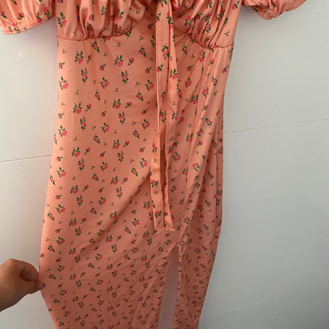 Peachfärgad klänning från missguided - 90