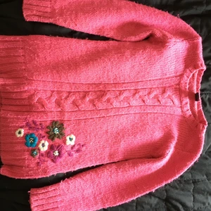 Stickad tröja - Stickad tröja som passar 132/138 eller någon som använder kläder i s