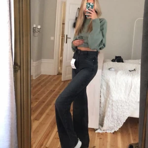 Zara jeans  - Sååå fina zara jeans i storlek 34!!! Jag är 1,67! Säljer då jag ej använder dem!