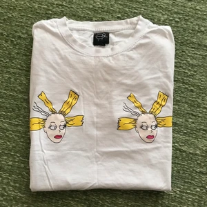 T-shirt Cynthia  - T-shirt från Corderaaa med Cynthia motiv från tecknade serien Rugrats. Använd vid ett tillfälle. Storlek s. 