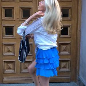 Helt ny och oanvänd kjol från Zara som inte går att köpa längre ❤️ Lånade bilder 