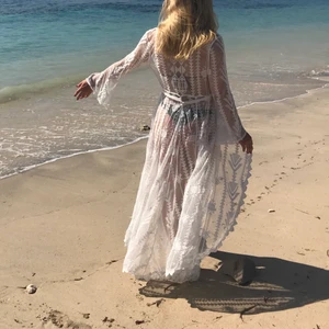 Strandklänning/kimono ifrån Shein storlek S - Super fin strandklänning/kimono ifrån Shein i storlek S. Går att knyta med band i midjan. Välanvänd men i bra skick. 