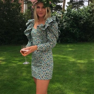 Zara klänning storlek S - Använd 1 gång. Superfin klänning i storlek S.