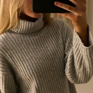 Gina tröja  - Ljusgrå polo tröja från Gina!! Använd 1 gång så bra skick!❤️