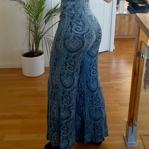 Yoga Byxor - Så sköna yoga/ mjukisbyxor från Indiska. Världens skönaste material och sitter jättemjukt. Storleken är S men passar en M också. Jag är 175 cm lång. 🍵🧘🏼‍♀️