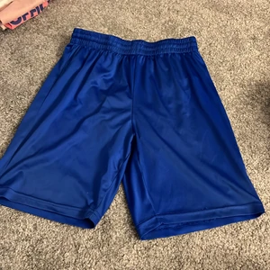 Tränings shorts  - Blåa umbro tränings short i storlek M men S kan också ha dom 