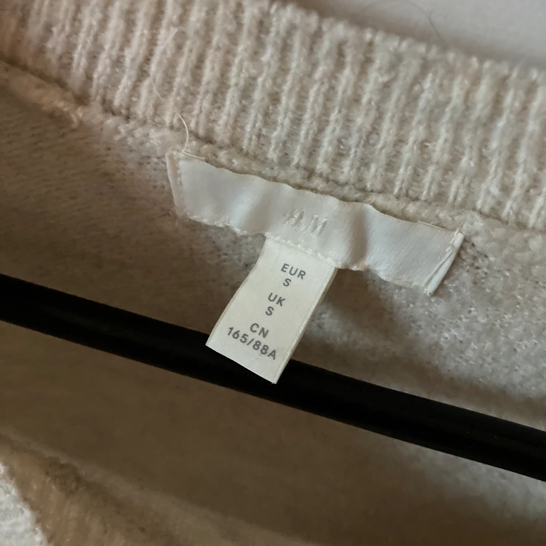 Krämvit stickad tröja  - 91