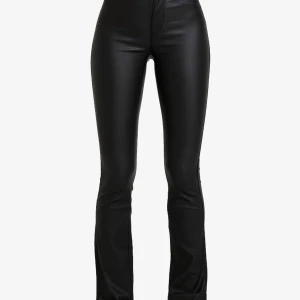 Only bootcut skinn - Ett par bootcut skinnbyxor i strl 38, sitter väldigt fint på och formar en bra.