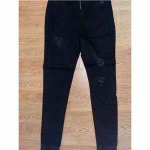 Från Shein väldigt sköna Stl s - Bara testat den säljer den för 80 kr eller 70när jag köpte dom kostade dom 150 Stl s väldigt sköna. Skriv om ni vill ha fler bilder eller om ni undrar nått