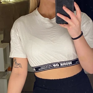 Sport topp - Säljer denna sport tio då den aldrig kommit till användning. Är så gott som ny! 💜