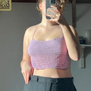 Virkar till dig ❤️ - Hej, om ni vill ha en virkad mössa eller ksk en sexig fest topp är det bara att höra av sig till mig så fixar jag! Skicka gärna inspo bilder och färger som ni är intresserade av så löser vi det tillsammans. Tar 100kr i timmen🧶🙏🏻