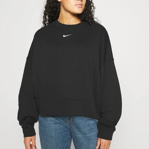 Nike tröja - Jätteskön o snygg Nike tröja, knappt använd