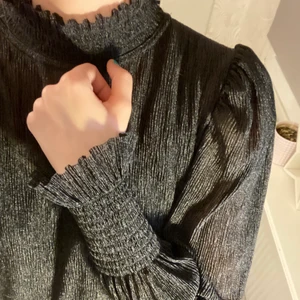 genomskinlig topp - Långärmad ”glittrig” topp som jag aldrig har använt 🥰