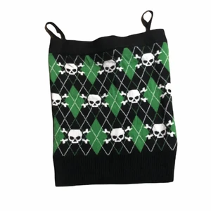 top eller kjol - då jag är extremt desperat efter pengar behöver jag försöka sälja även några av mina favoritplagg:(( denna tuffa top funkar som top med band som är avtagningsbara, MEN ÄVEN!! som kjol! när banden är borttagna funkar den perfekt som kjol! står ej storlek men gissar på xs- kanske m BUD PÅ 300