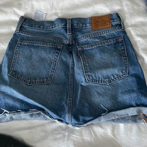 Levis kjol - Levis kjol, endast använd några få gånger. storlek 27