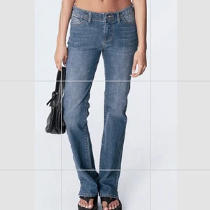 Lågmidjade jeans - Säljer nu dessa helt sprillans nya super snygga lågmidjade jeans, endast provade. Säljer eftersom jag redan har ett par liknande!  Har en super snygg och bra passform. Jeansen är i storlek xs men passar även i S. Köp direkt för 450kr ♥️♥️❤️♥️♥️