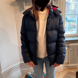 Tommy Hilfiger dun jacka - Jättefin Tommy Hilfiger jacka i gott skick, Skriv om ni har frågor💕