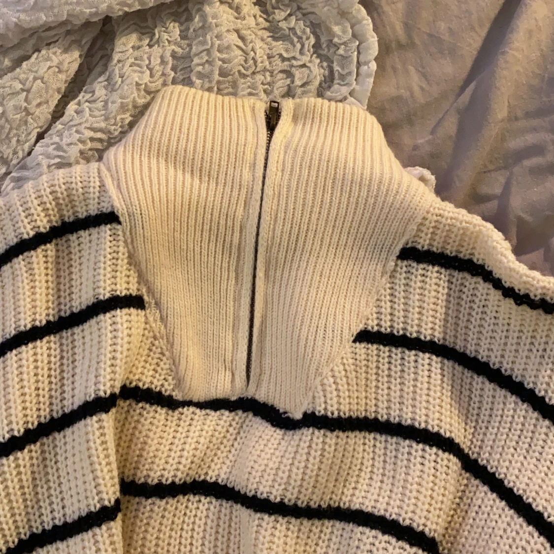 Stickad tröja med zipper  - 90