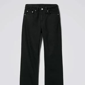Weekday Jeans - Svarta weekday jeans i modellen voyage som tyvärr blivit för små. Har varit ett par favoriter🥰