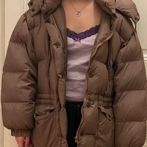 Brun jacka, lik fjällrävens  - Köpt secondhand, i fint skick! 