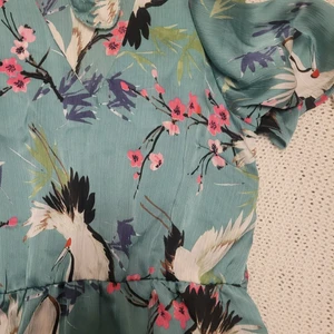 Klänning i fina färger - Klänning, knälång köpt från bubbleroom, aldrig använd.