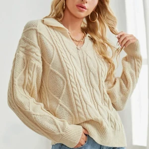 Stickad tröja  - Säljer denna fina stickade tröjan, använt ändast 2 gånger💞