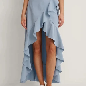 Blå kjol - Jättefin blå kjol som aldrig är använd. Köpt från NAKD. Perfekt till sommaren. Köparen står för valfritt fraktalternativ. Pris går att diskuteras. 