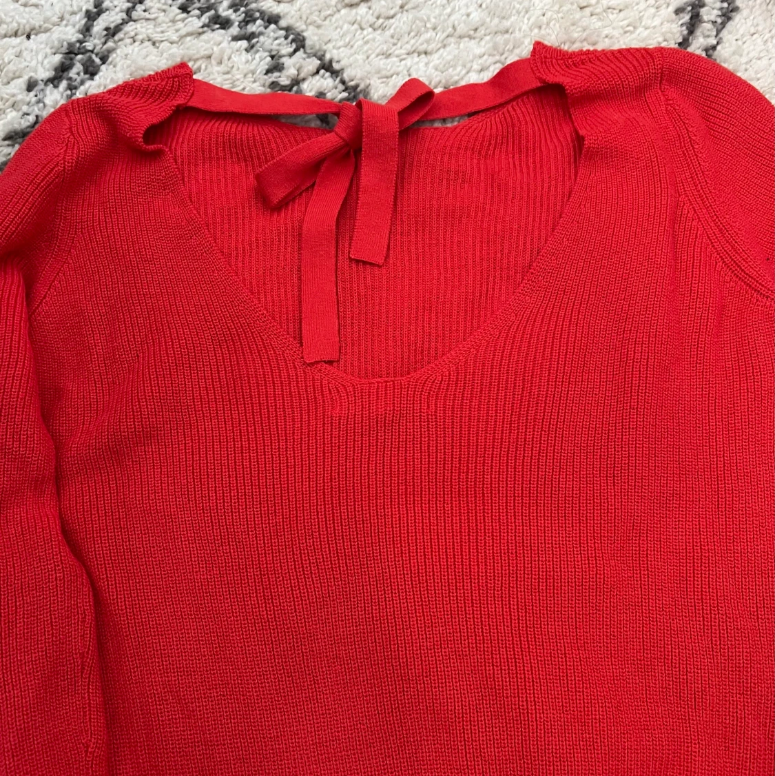 Röd stickad tröja med öppen rygg - 90