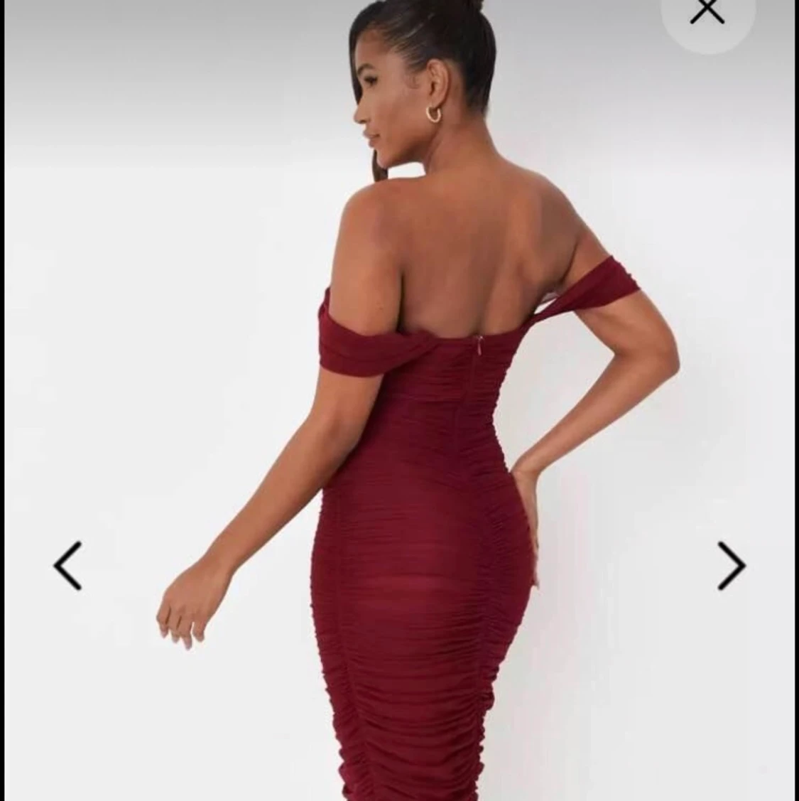 Röd rynkad festklänning  - 91