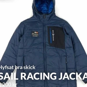 Sail racing jacka  - Helt okej skick kan sänka pris vid snabb affär den är i storlek S , skicka meddelande för mer bilder 