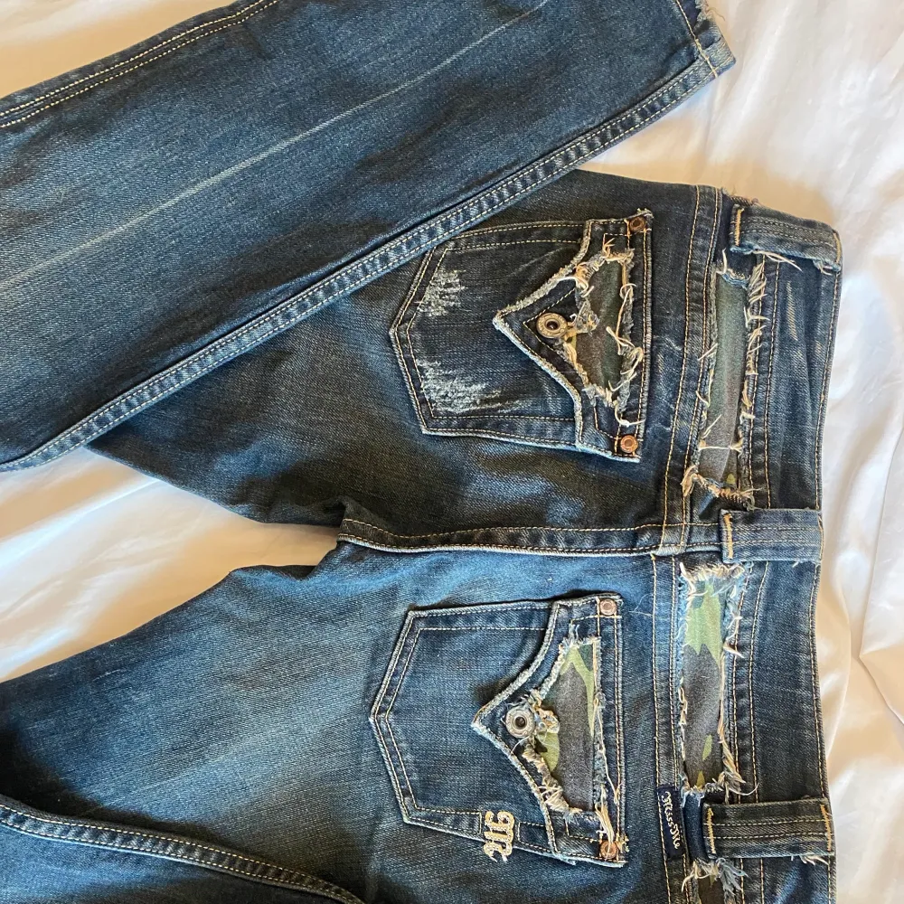 skit snygga lågmidjade miss me jeans!!! XS/S passar mig perfekt som är 173. Jeans & Byxor.