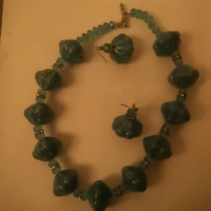 Halsband och örhängen  - Handgjorda halsband och örhängen 