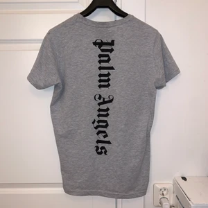 P A L M  A N G E L S - Grå Palm angels t- shirt 🌟 🌟 storlek - M (herrstorlek) 🌟 knappt använd 🌟 pris kan diskuteras vill sälja snabbt 