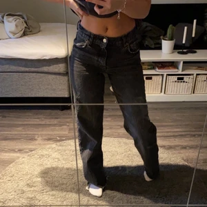 Zara jeans - Säljer nu mina low/mid zara jeans för de kommer inte till användning längre! Jätte fint skick!