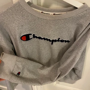 Champion sweatshirt  - Säljer den skönaste sweatshirten jag äger typ, men den används aldrig längre, superbra skick trots välanvänd🤍