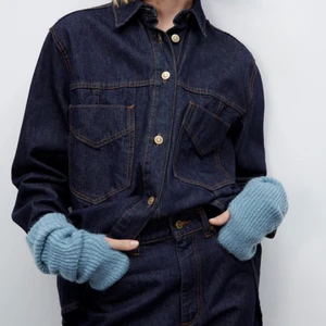 Torgvantar - Ljusblåa torgvantar/handledsvärmare från zara. Oanvända. Skicka gärna ett meddelande vid frågor!Pris kan diskuteras! 