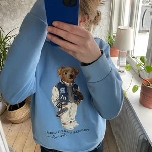 Ralph lauren hoddie - Hej! Säljer min Ralph lauren hoddie från kidsbrandstore. Kan tänka mig att sänka priset