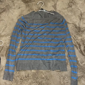 Randig Zara tröja - Säljer denna zara tröja helt oanvänd 