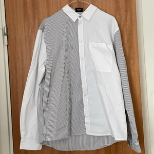 Skjorta!  - Jätte fin skjorta älskar den så mycket! Men hann inte och ta på mig den! Och passar inte mig! Om du är intresserad kontakta mig eller skriv i kommentarsfältet! Om du vill att jag ska stryka den! Så kostar det 25kr 