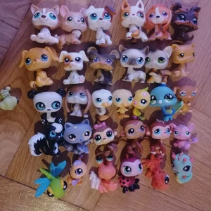Littlest Pet shop  - ! Katterna är sålda !  Kom gärna med bud om du vill ha en/några stycken! Några av dem är relativt sällsynta, har även kanske 50 till som jag inte vet om jag vill sälja men om du söker en särskild sort så är det bara att fråga☺️