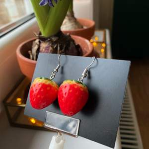 Strawberry earrings, brand new, handmade