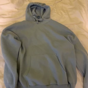 Hoodie - Blå hoodie köpt i Spanien, väldigt stretchiga men väldigt tunn 